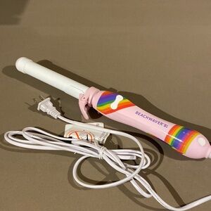 Beachwaver curling tool. Only used a few times.
